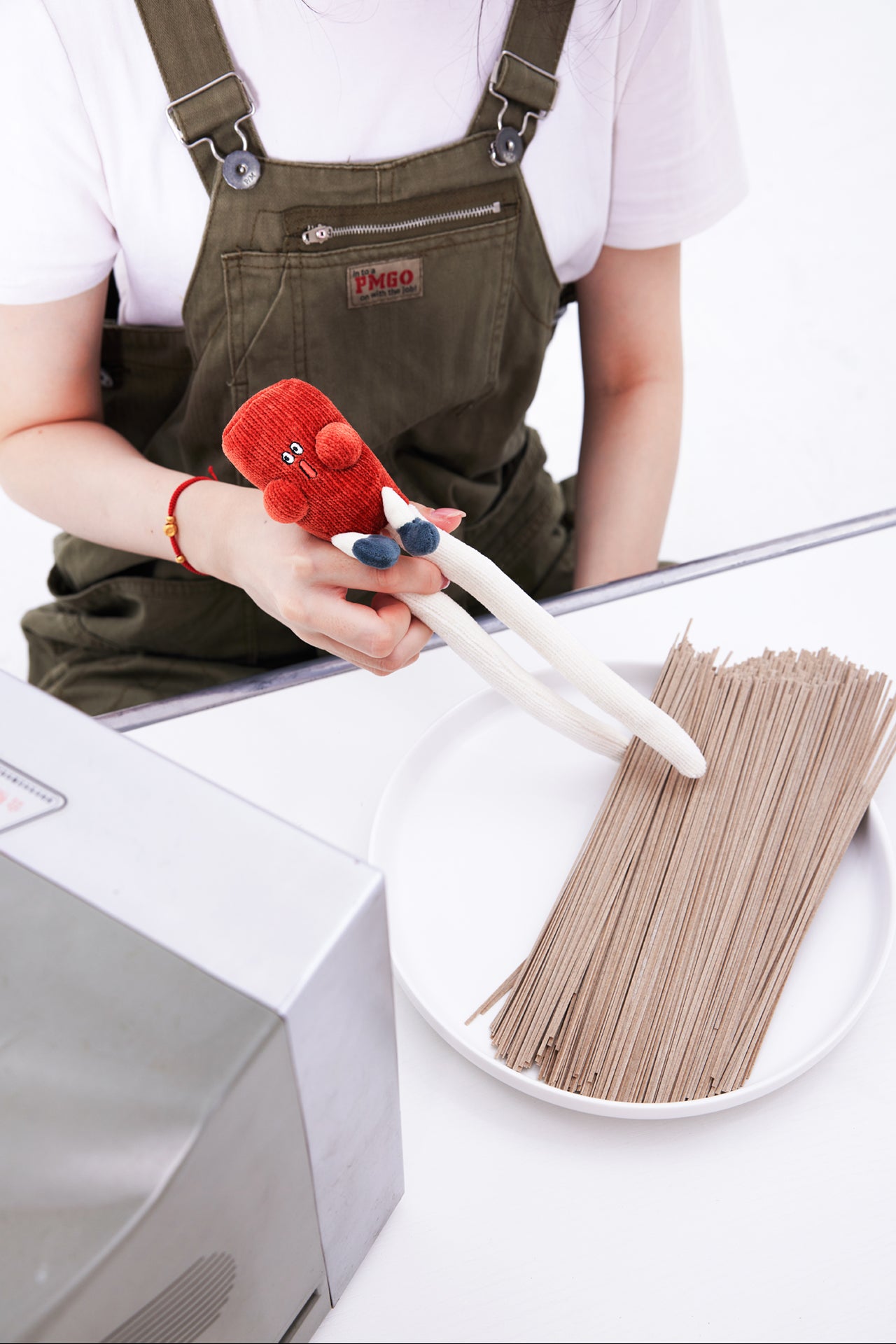 LOGLOGA – Roll-Up Chopsticks Plush keychain