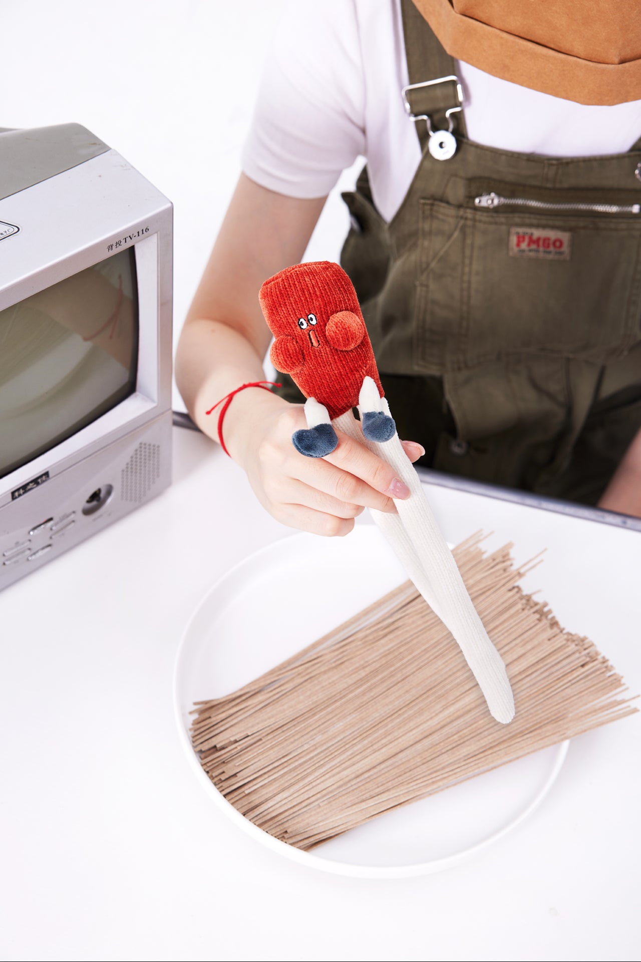 LOGLOGA – Roll-Up Chopsticks Plush keychain