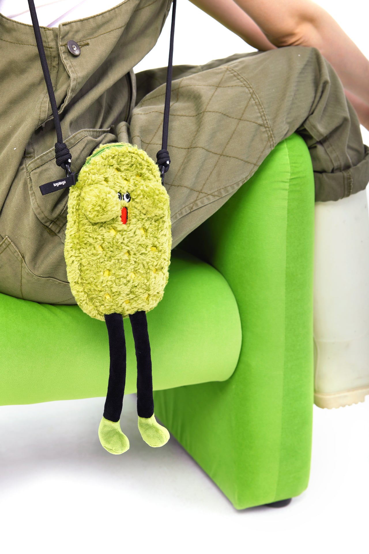 LOGALOGA Dog sneaking (creative mobile phone bag) Plush