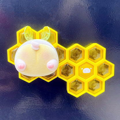 Lulu Pig Farm Series Bee Refrigerator Magnet