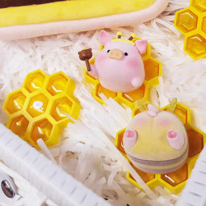 Lulu Pig Farm Series Bee Refrigerator Magnet