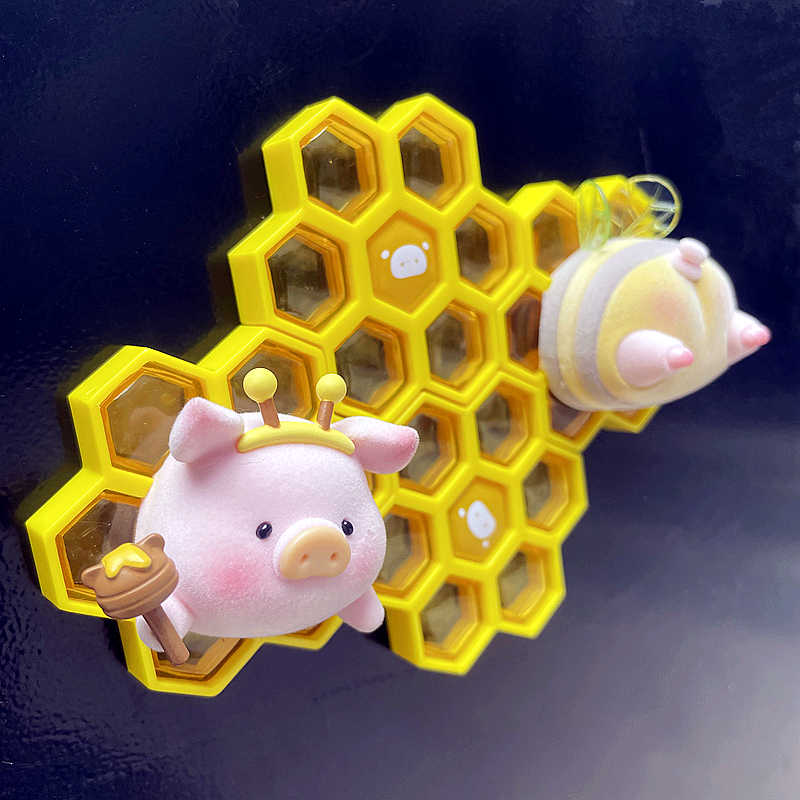 Lulu Pig Farm Series Bee Refrigerator Magnet