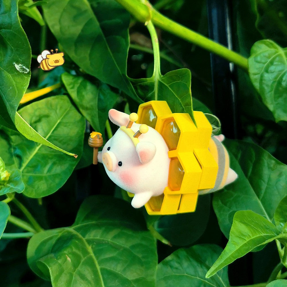 Lulu Pig Farm Series Bee Refrigerator Magnet